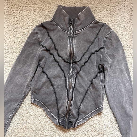 SO flattering hot y2k top 💋 - Picture 2 of 3